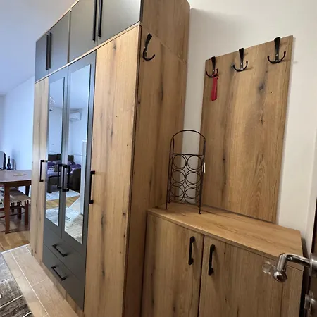 Stan Na Dan, Stari Aerodrom! Podgorica